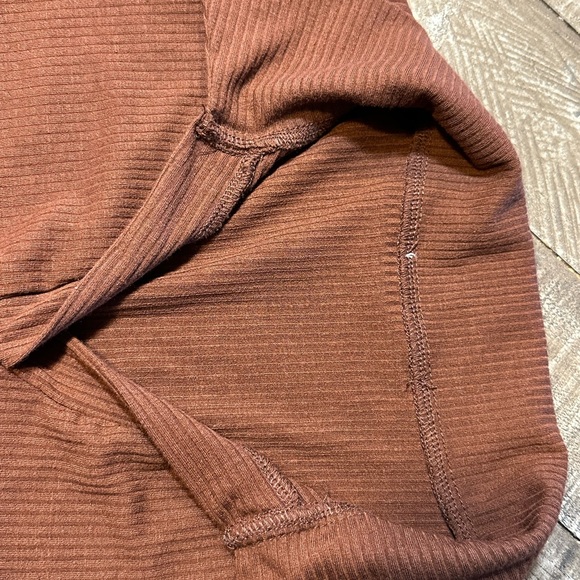 "Brown Crop Top - Women's Size Small, Short Sleeve, Unbranded Chic" - Picture 3 of 6